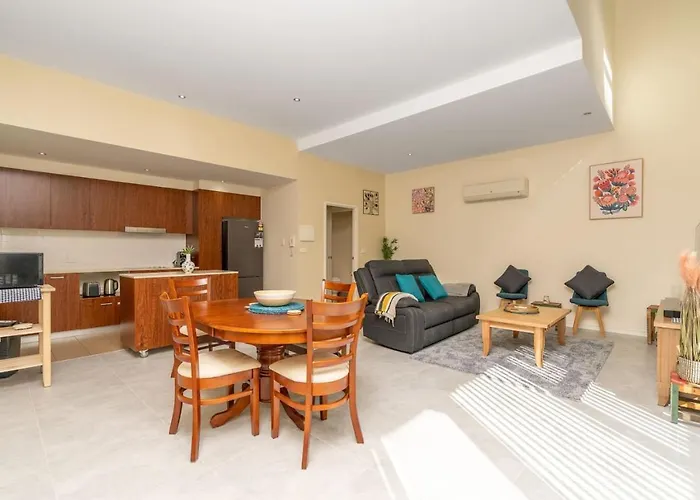 Absolutely Spacious Apt Unit Between Anu And City